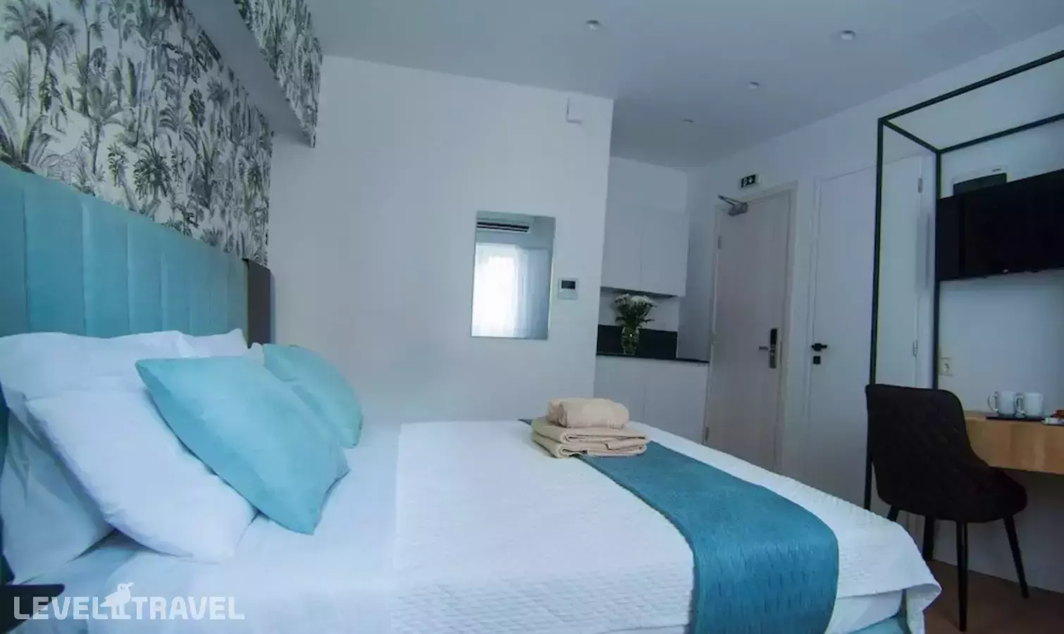 Phaedrus Living Modern Kriel Suites 302