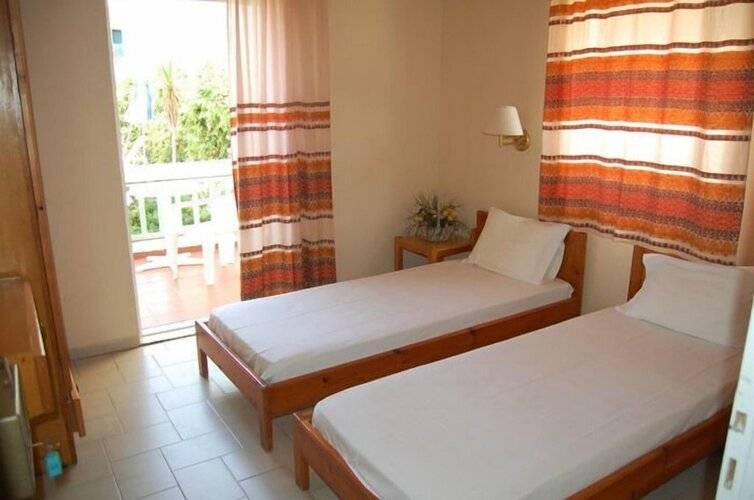 Haris Apartments