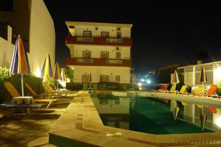 Haris Apartments