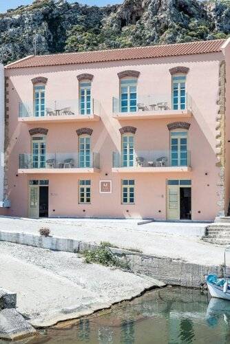 Avra Apartments Kolymbari Harbour