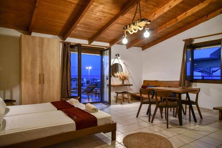 Iraklis Studios & Apartments