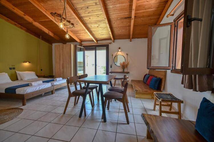 Iraklis Studios & Apartments