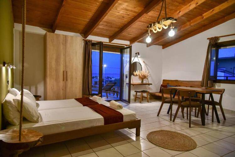 Iraklis Studios & Apartments