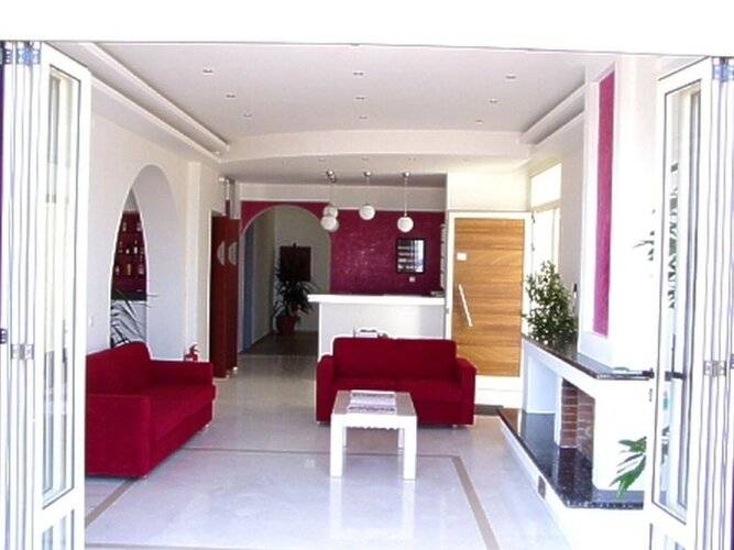 Smaragdine Beach Hotel