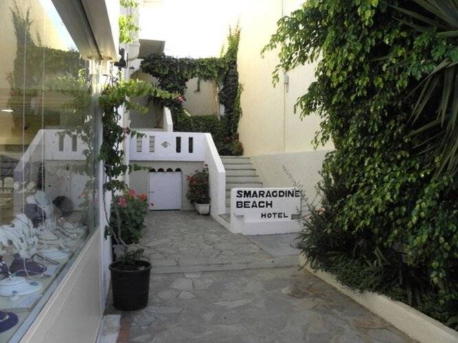 Smaragdine Beach Hotel