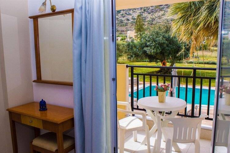 Sunshine Studios & Apartments