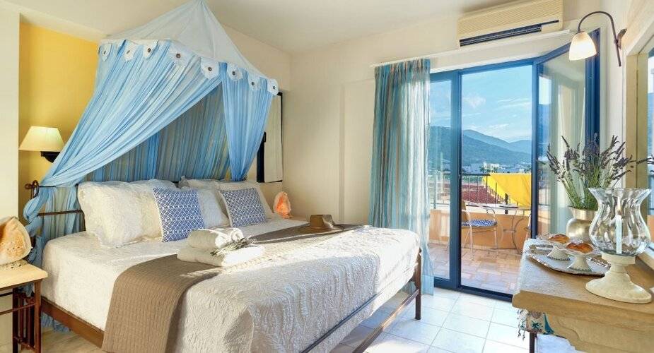 Golden Bay Hotel