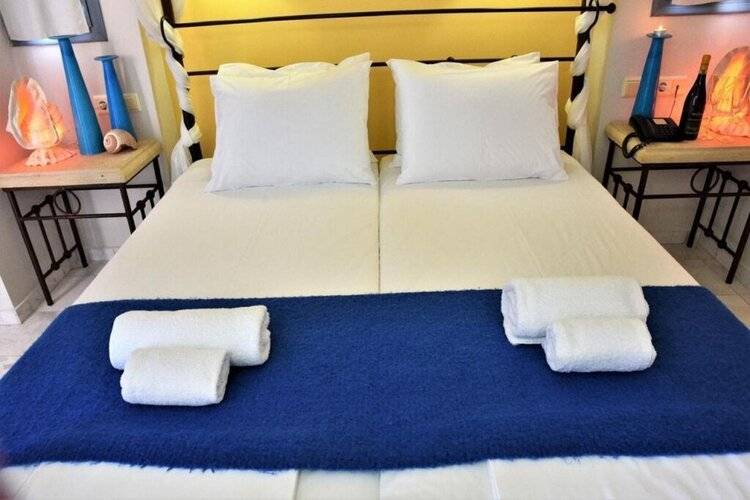 Golden Bay Hotel