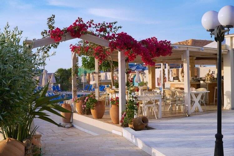Golden Bay Hotel
