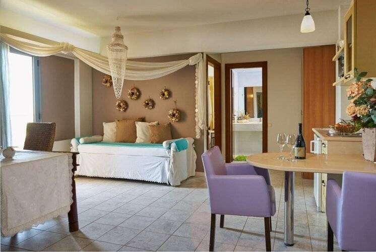 Golden Bay Hotel