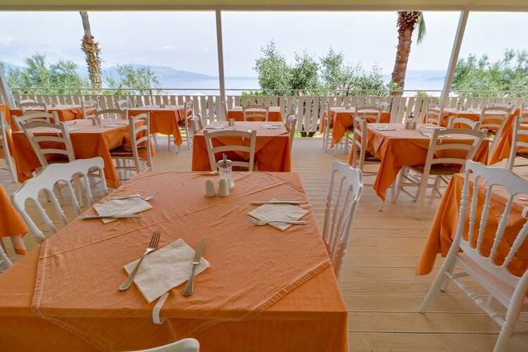 Calamos Beach Family Club Hotel