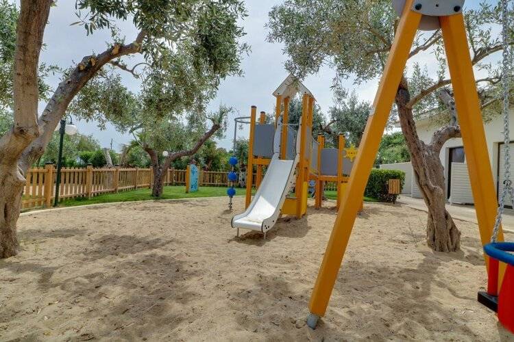Calamos Beach Family Club Hotel