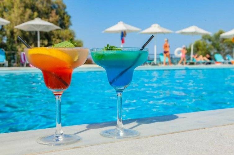Calamos Beach Family Club Hotel