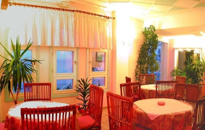 Summer Beach Hotel