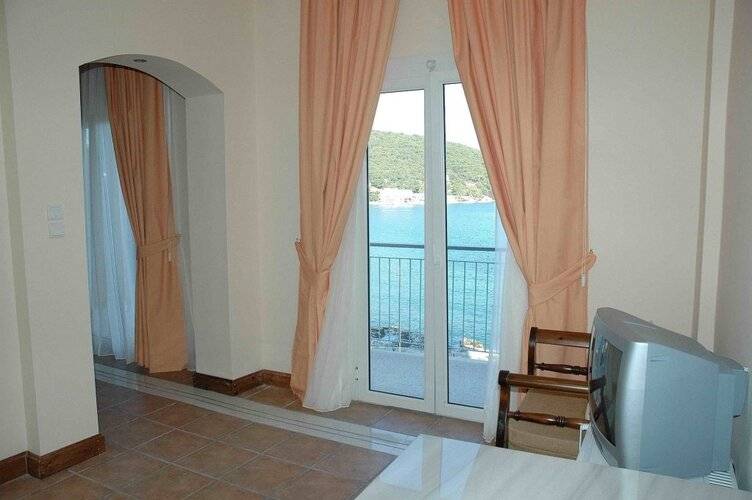 Golden View Beach Hotel