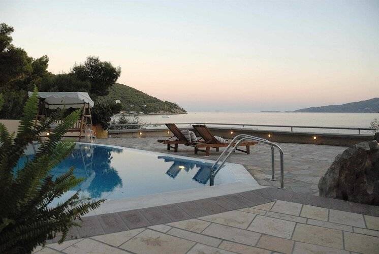 Golden View Beach Hotel