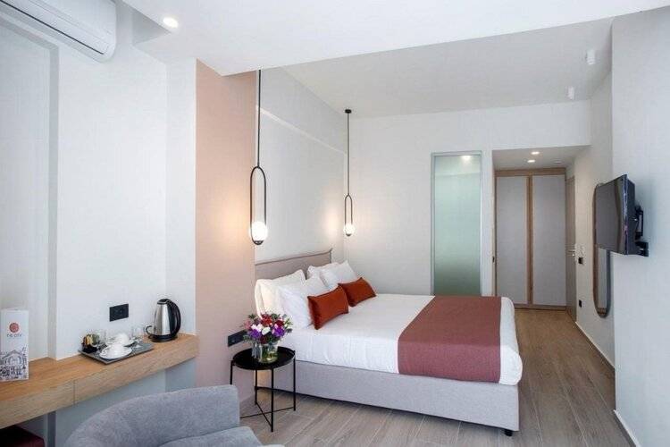 The City Hotel & Suites
