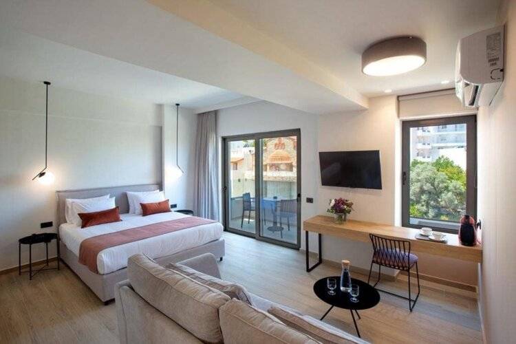The City Hotel & Suites