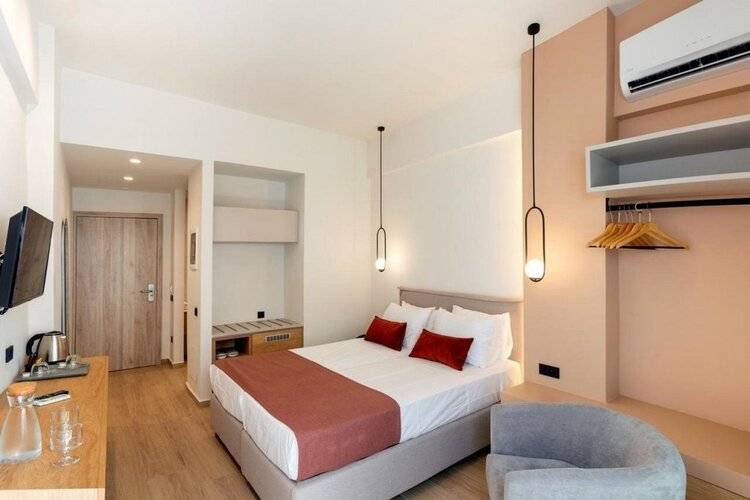 The City Hotel & Suites