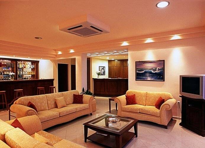 Hiona Holiday Hotel