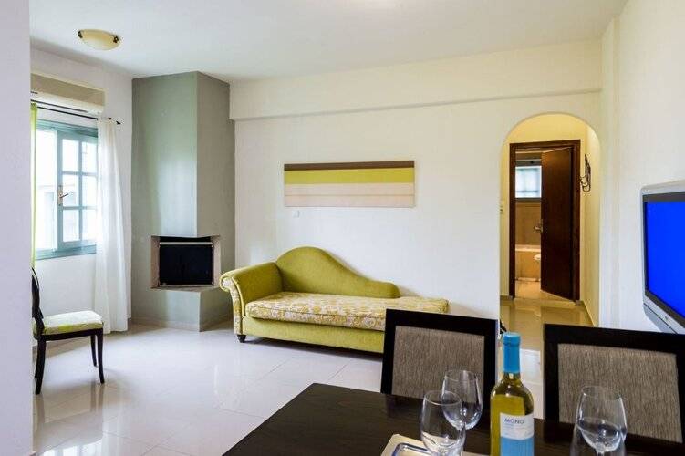 Angela Studios & Apartments