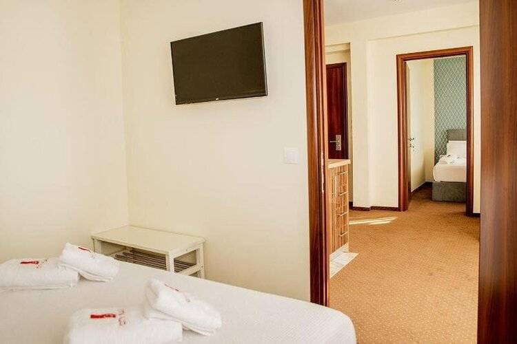 City Plaza Apartments & Rooms