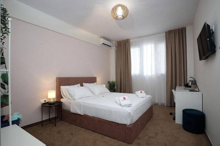 City Plaza Apartments & Rooms