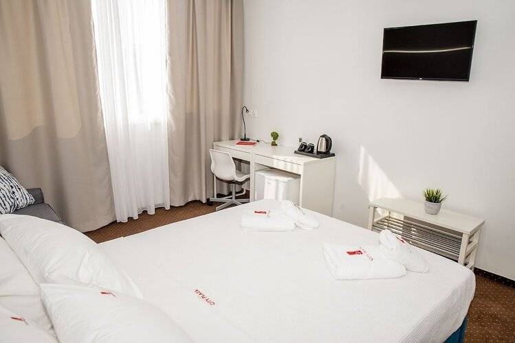City Plaza Apartments & Rooms