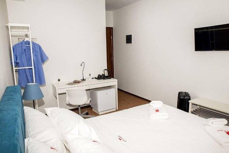 City Plaza Apartments & Rooms