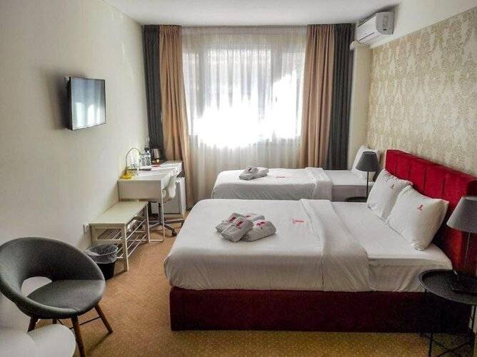City Plaza Apartments & Rooms