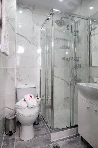 City Plaza Apartments & Rooms