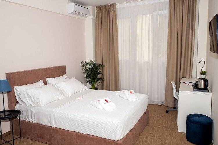 City Plaza Apartments & Rooms