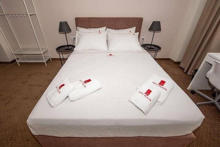 City Plaza Apartments & Rooms
