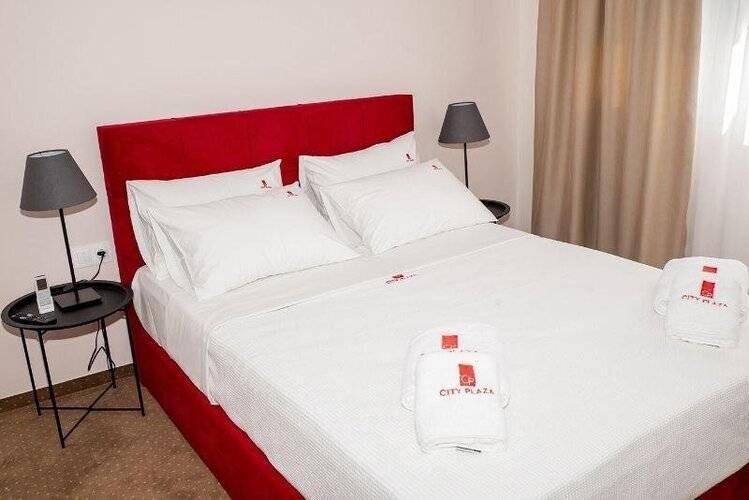 City Plaza Apartments & Rooms