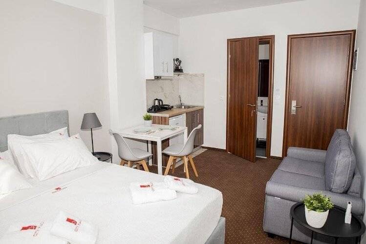 City Plaza Apartments & Rooms