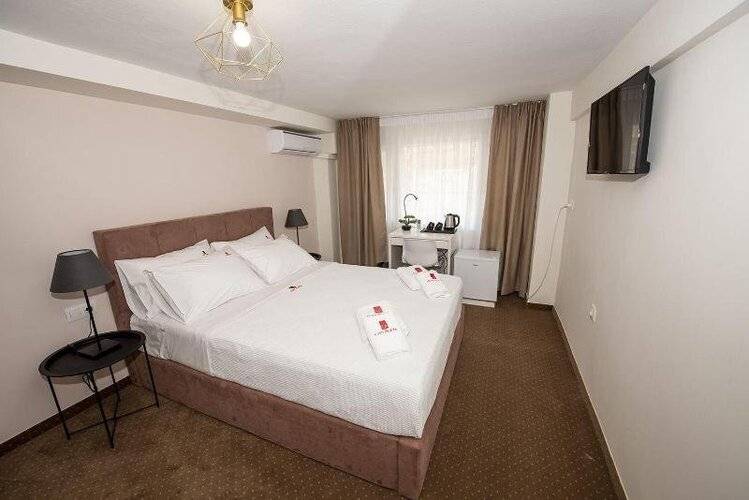 City Plaza Apartments & Rooms