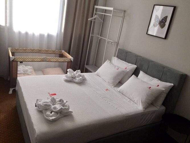 City Plaza Apartments & Rooms