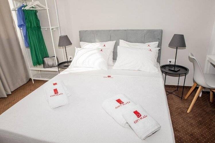 City Plaza Apartments & Rooms