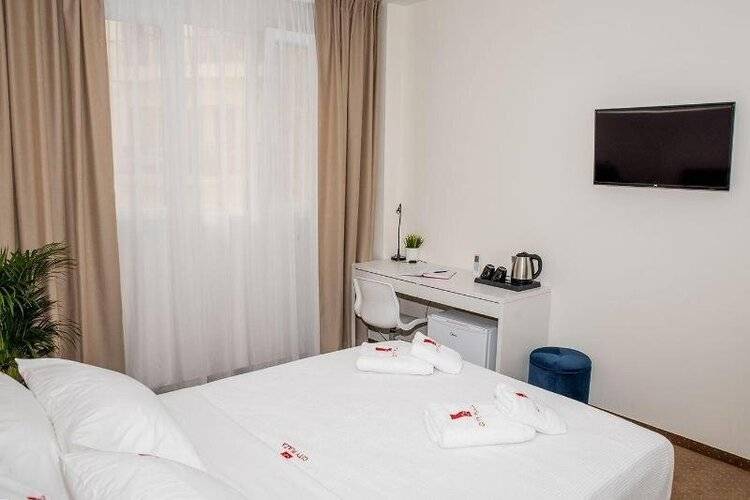 City Plaza Apartments & Rooms
