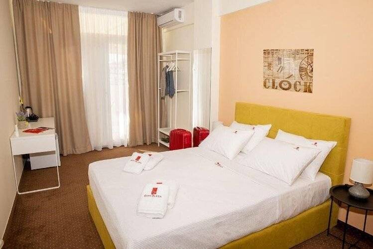 City Plaza Apartments & Rooms