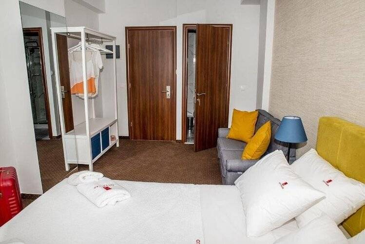 City Plaza Apartments & Rooms