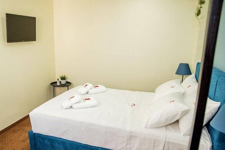 City Plaza Apartments & Rooms