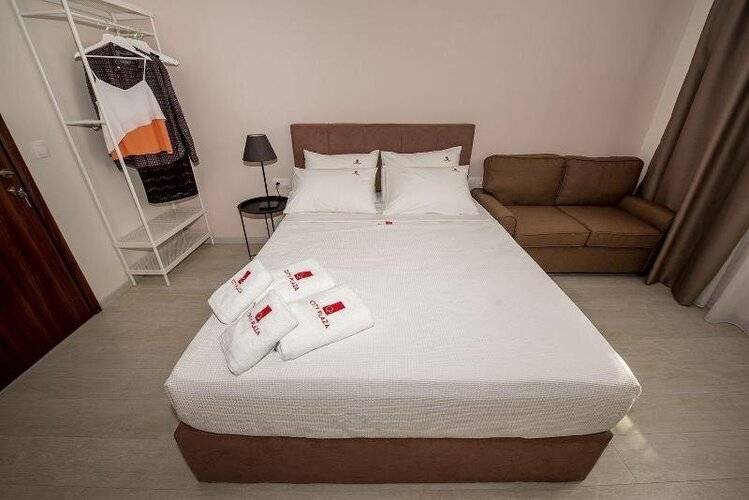 City Plaza Apartments & Rooms