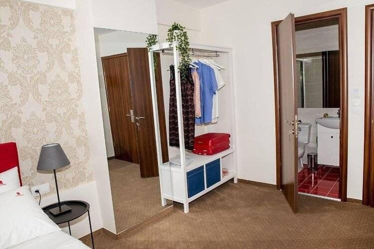 City Plaza Apartments & Rooms