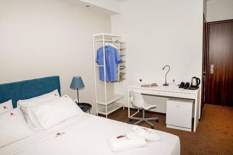 City Plaza Apartments & Rooms