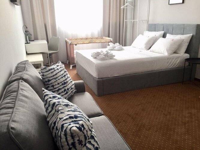 City Plaza Apartments & Rooms
