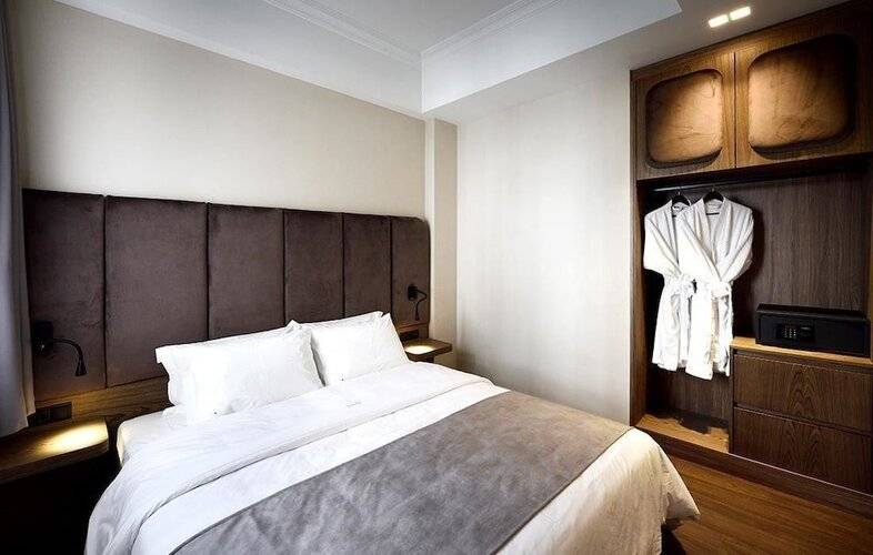 Roomore Apartments