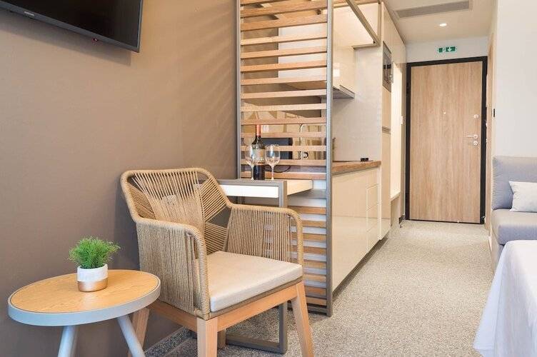 Eco Green Residences & Suites