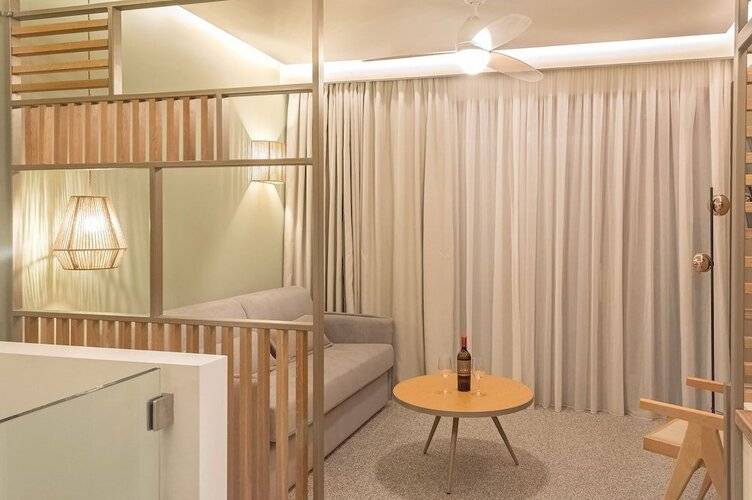 Eco Green Residences & Suites