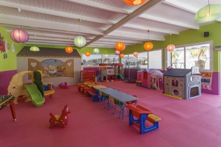 Lagomandra Beach Hotel